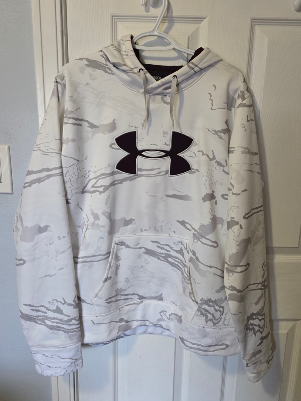 UNDER ARMOUR Women's Crewneck Hoodie, Size XXL, White/Grey Camo w/Burgundy